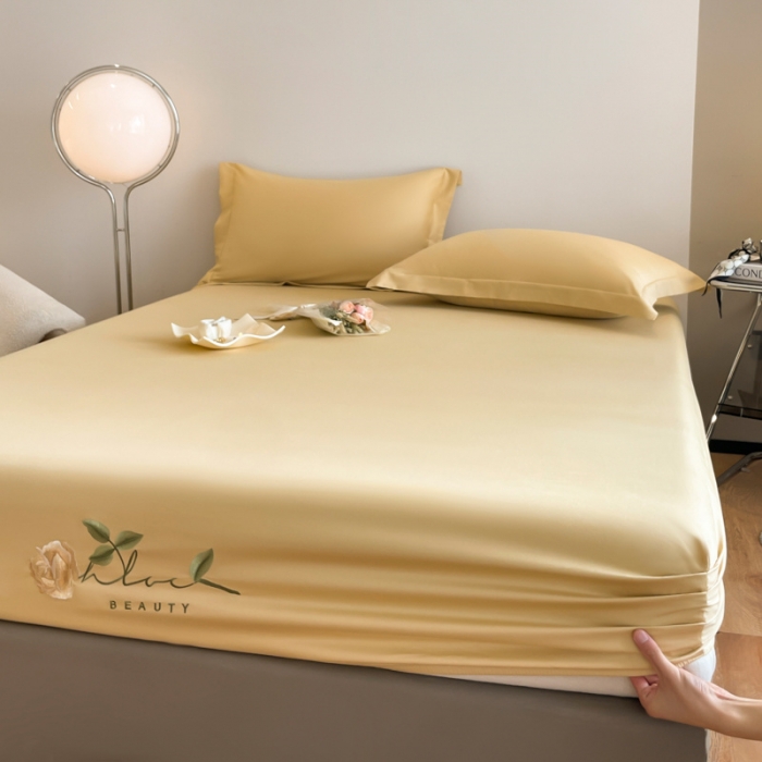 91家纺网 家纺一手货源 找家纺 50支贡缎轻奢刺绣床笠全棉床罩三件套防滑床垫套罩 Laura刺绣-奶茶米