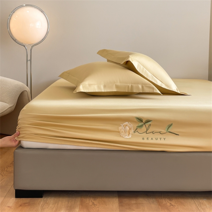 91家纺网 家纺一手货源 找家纺 50支贡缎轻奢刺绣床笠全棉床罩三件套防滑床垫套罩 Laura刺绣-奶茶米