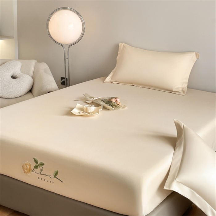 91家纺网 家纺一手货源 找家纺 50支贡缎轻奢刺绣床笠全棉床罩三件套防滑床垫套罩 Laura刺绣-奶昔白