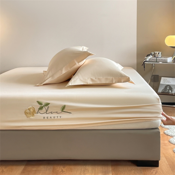 91家纺网 家纺一手货源 找家纺 50支贡缎轻奢刺绣床笠全棉床罩三件套防滑床垫套罩 Laura刺绣-奶昔白