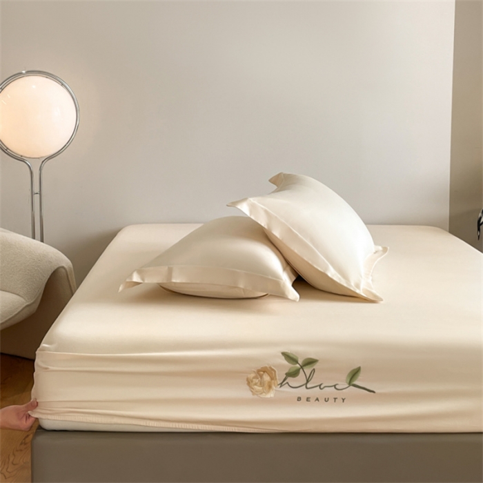 91家纺网 家纺一手货源 找家纺 50支贡缎轻奢刺绣床笠全棉床罩三件套防滑床垫套罩 Laura刺绣-奶昔白