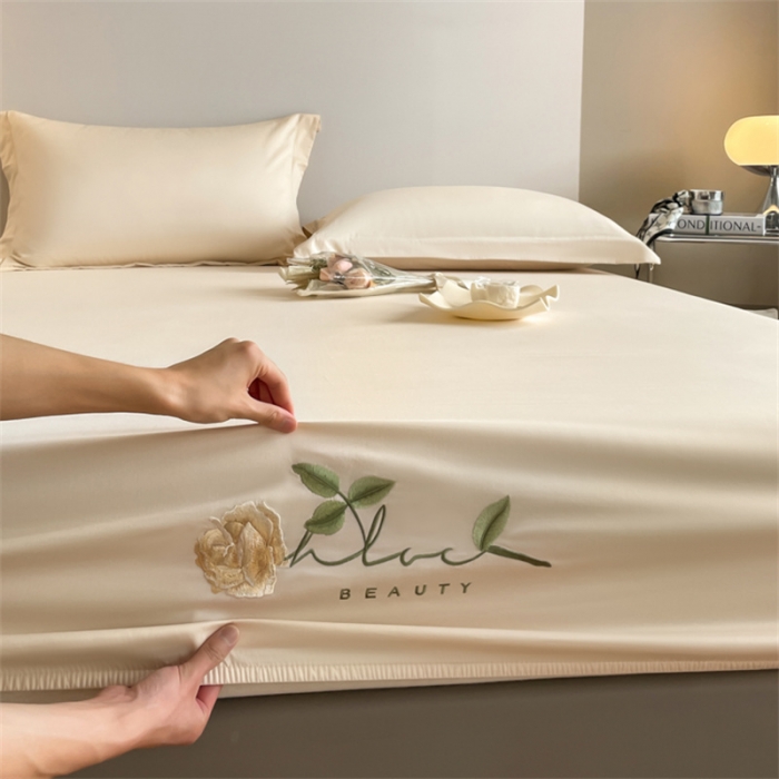 91家纺网 家纺一手货源 找家纺 50支贡缎轻奢刺绣床笠全棉床罩三件套防滑床垫套罩 Laura刺绣-奶昔白