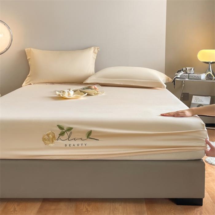 91家纺网 家纺一手货源 找家纺 50支贡缎轻奢刺绣床笠全棉床罩三件套防滑床垫套罩 Laura刺绣-奶昔白