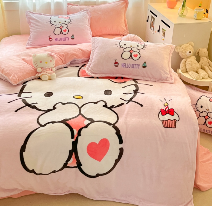 91家纺网 家纺一手货源 找家纺 金爱家 2023新款kt猫大阪加厚牛奶绒系列四件套 害羞kt