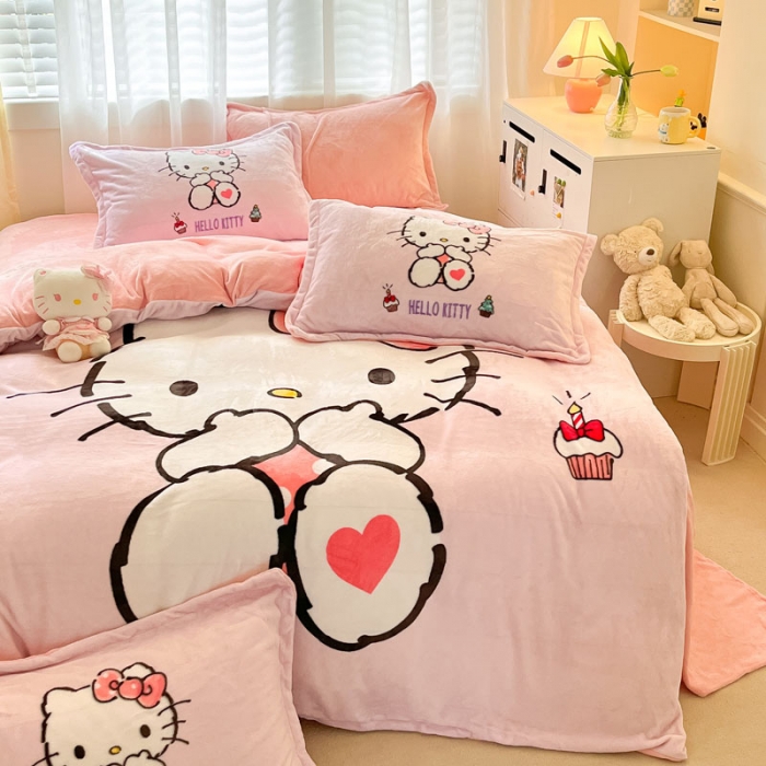 91家纺网 家纺一手货源 找家纺 金爱家 2023新款kt猫大阪加厚牛奶绒系列四件套 害羞kt