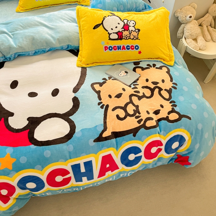 91家纺网 家纺一手货源 找家纺 金爱家 2023新款kt猫大阪加厚牛奶绒系列四件套 欢乐玉桂狗