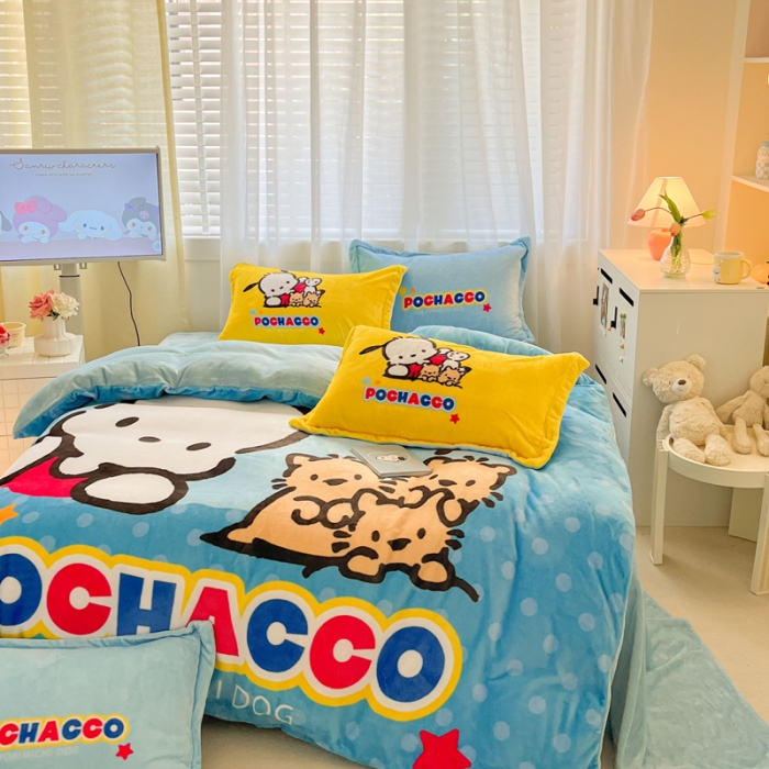 91家纺网 家纺一手货源 找家纺 金爱家 2023新款kt猫大阪加厚牛奶绒系列四件套 欢乐玉桂狗