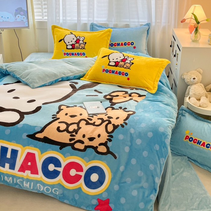 91家纺网 家纺一手货源 找家纺 金爱家 2023新款kt猫大阪加厚牛奶绒系列四件套 欢乐玉桂狗