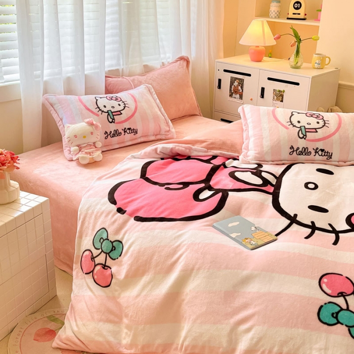 91家纺网 家纺一手货源 找家纺 金爱家 2023新款kt猫大阪加厚牛奶绒系列四件套 樱桃kt