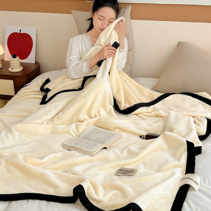 91家纺网 家纺一手货源 找家纺 牛奶绒盖毯400克高克重云貂绒毛毯宽包边法莱绒毯子 布丁黄