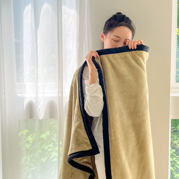 91家纺网 家纺一手货源 找家纺 牛奶绒盖毯400克高克重云貂绒毛毯宽包边法莱绒毯子 黄绿