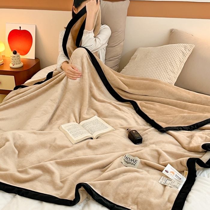 91家纺网 家纺一手货源 找家纺 牛奶绒盖毯400克高克重云貂绒毛毯宽包边法莱绒毯子 卡其