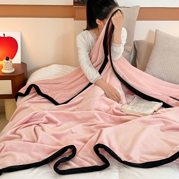 91家纺网 家纺一手货源 找家纺 牛奶绒盖毯400克高克重云貂绒毛毯宽包边法莱绒毯子 樱桃粉