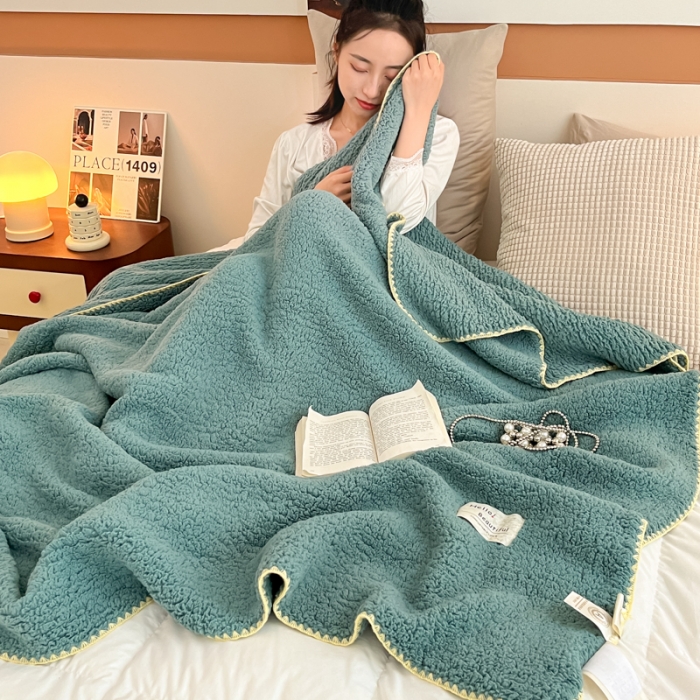 91家纺网 家纺一手货源 找家纺 羋多 A类泡泡绒多功能毯精致贝壳边盖毯毛毯 泡泡绒水雾绿