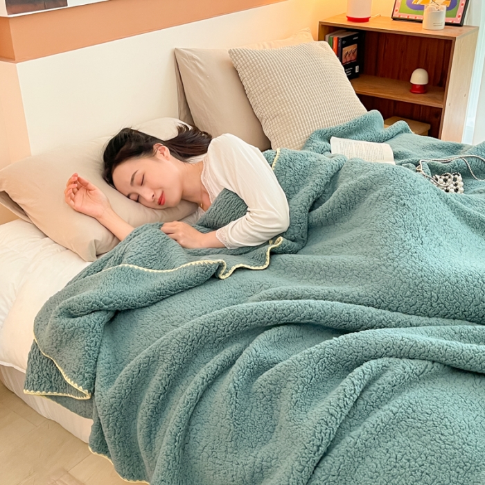 91家纺网 家纺一手货源 找家纺 羋多 A类泡泡绒多功能毯精致贝壳边盖毯毛毯 泡泡绒水雾绿