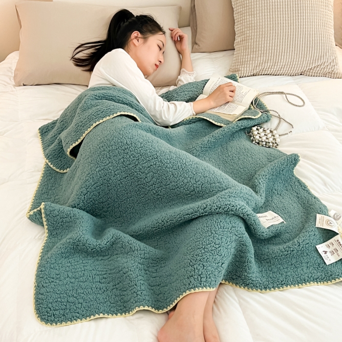 91家纺网 家纺一手货源 找家纺 羋多 A类泡泡绒多功能毯精致贝壳边盖毯毛毯 泡泡绒水雾绿