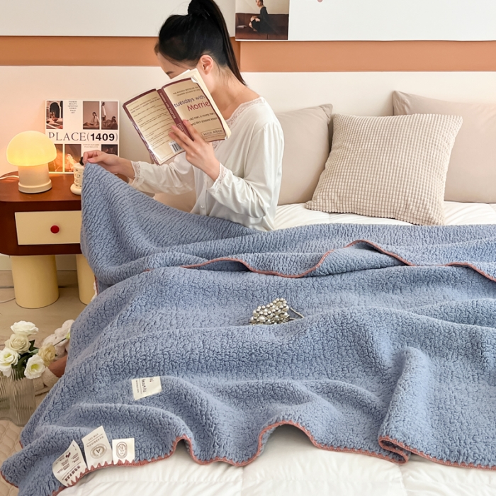 91家纺网 家纺一手货源 找家纺 羋多 A类泡泡绒多功能毯精致贝壳边盖毯毛毯 泡泡绒月光蓝