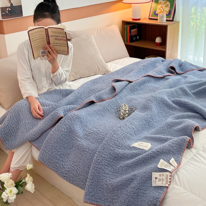 91家纺网 家纺一手货源 找家纺 羋多 A类泡泡绒多功能毯精致贝壳边盖毯毛毯 泡泡绒月光蓝