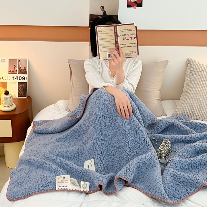 91家纺网 家纺一手货源 找家纺 羋多 A类泡泡绒多功能毯精致贝壳边盖毯毛毯 泡泡绒月光蓝