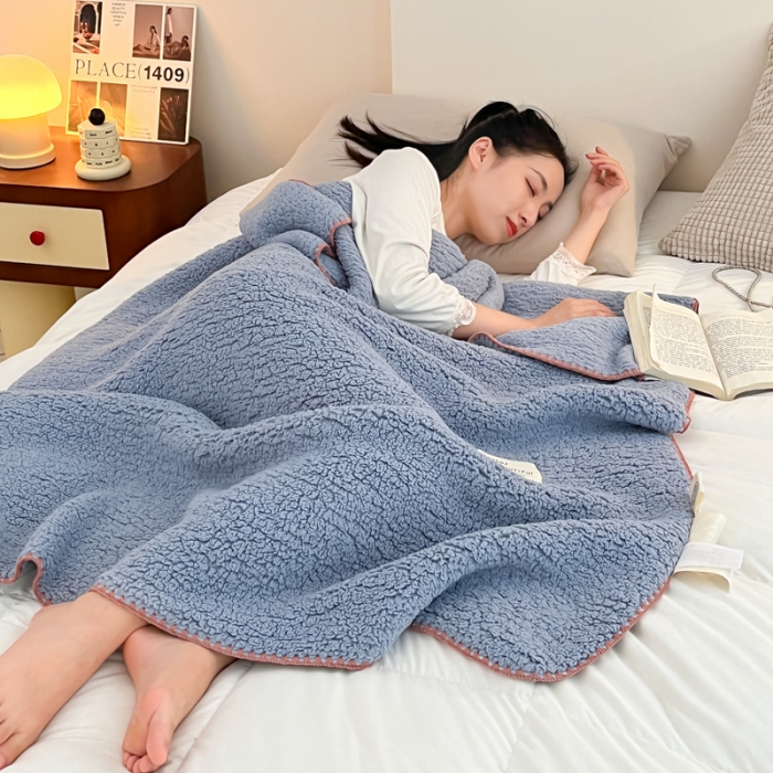 91家纺网 家纺一手货源 找家纺 羋多 A类泡泡绒多功能毯精致贝壳边盖毯毛毯 泡泡绒月光蓝