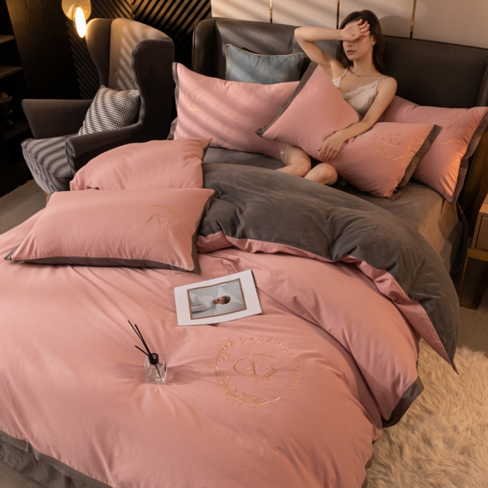 91家纺网 家纺一手货源 找家纺 蓝米卡夫 2024冬季升级款保暖全棉磨毛牛奶绒刺绣四件套 玛莎拉红