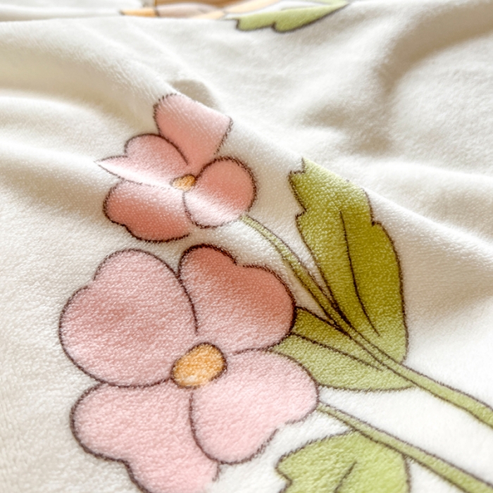 91家纺网 家纺一手货源 找家纺 顾里 2023新款ins少女保暖牛奶绒奶油治 愈系四件套第 一批 花花小熊