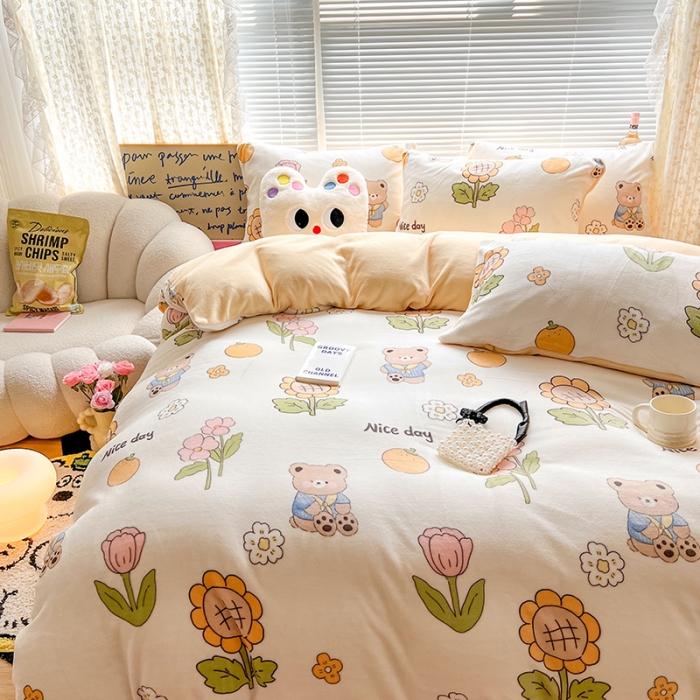 91家纺网 家纺一手货源 找家纺 顾里 2023新款ins少女保暖牛奶绒奶油治 愈系四件套第 一批 花花小熊