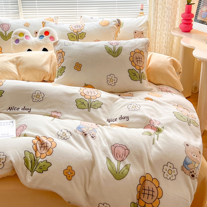 91家纺网 家纺一手货源 找家纺 顾里 2023新款ins少女保暖牛奶绒奶油治 愈系四件套第 一批 花花小熊