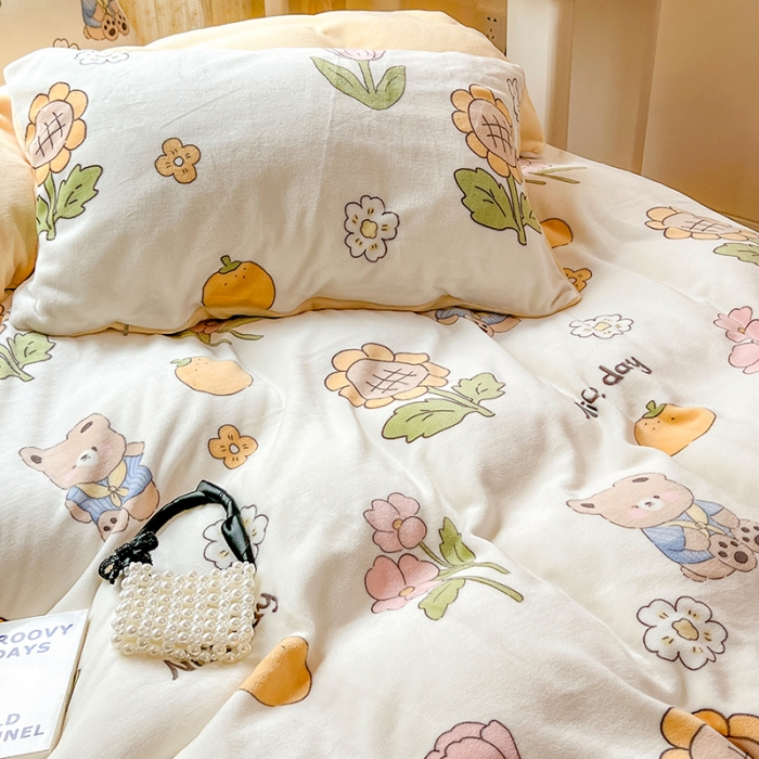 91家纺网 家纺一手货源 找家纺 顾里 2023新款ins少女保暖牛奶绒奶油治 愈系四件套第 一批 花花小熊