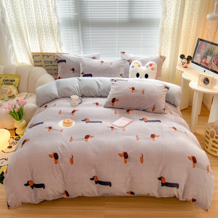 91家纺网 家纺一手货源 找家纺 顾里 2023新款ins少女保暖牛奶绒奶油治 愈系四件套第 一批 腊肠狗