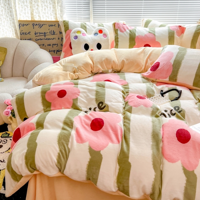 91家纺网 家纺一手货源 找家纺 顾里 2023新款ins少女保暖牛奶绒奶油治 愈系四件套第 一批 绿条粉花