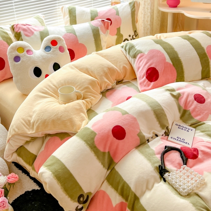 91家纺网 家纺一手货源 找家纺 顾里 2023新款ins少女保暖牛奶绒奶油治 愈系四件套第 一批 绿条粉花