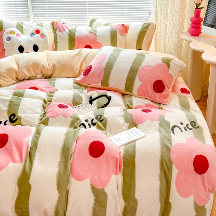 91家纺网 家纺一手货源 找家纺 顾里 2023新款ins少女保暖牛奶绒奶油治 愈系四件套第 一批 绿条粉花