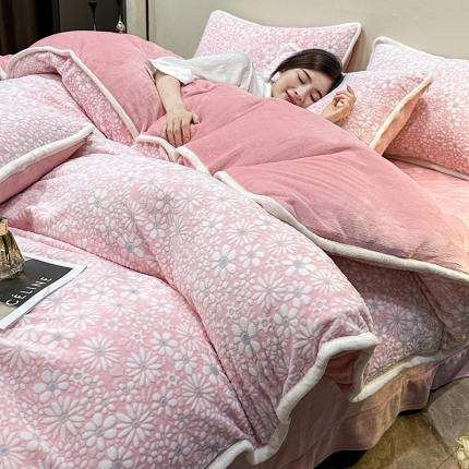 91家纺网 家纺一手货源 找家纺 总苏米娜2023新款加厚8.5斤雕花牛奶绒包边四件套宝宝兔兔毛绒床裙款