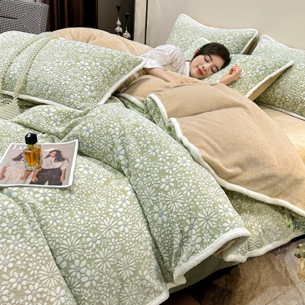 91家纺网 家纺一手货源 找家纺 总苏米娜2023新款加厚8.5斤雕花牛奶绒包边四件套宝宝兔兔毛绒床裙款