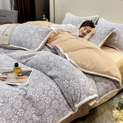 91家纺网 家纺一手货源 找家纺 总苏米娜2023新款加厚8.5斤雕花牛奶绒包边四件套宝宝兔兔毛绒床裙款