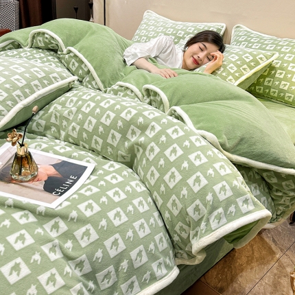 91家纺网 家纺一手货源 找家纺 总苏米娜2023新款加厚8.5斤雕花牛奶绒包边四件套宝宝兔兔毛绒床裙款