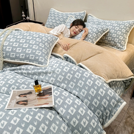 91家纺网 家纺一手货源 找家纺 总苏米娜2023新款加厚8.5斤雕花牛奶绒包边四件套宝宝兔兔毛绒床裙款