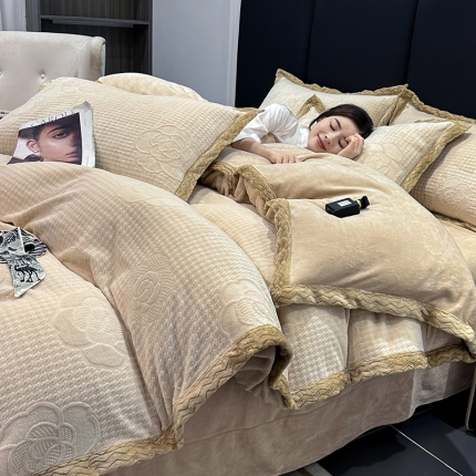 91家纺网 家纺一手货源 找家纺 总苏米娜2023新款加厚8.5斤雕花牛奶绒包边四件套宝宝兔兔毛绒床裙款