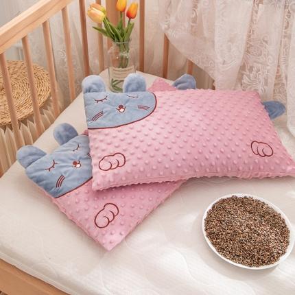 91家纺网 家纺一手货源 找家纺 总织布人2023新款枕芯幼儿园儿童学生枕猫咪刺绣豆豆绒安抚枕枕套+枕芯