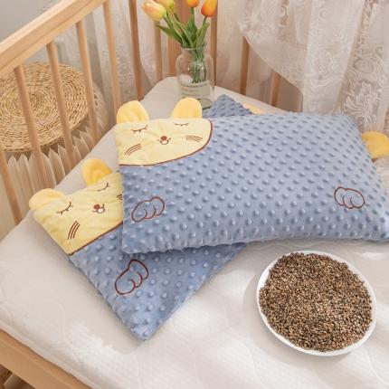 91家纺网 家纺一手货源 找家纺 总织布人2023新款枕芯幼儿园儿童学生枕猫咪刺绣豆豆绒安抚枕枕套+枕芯