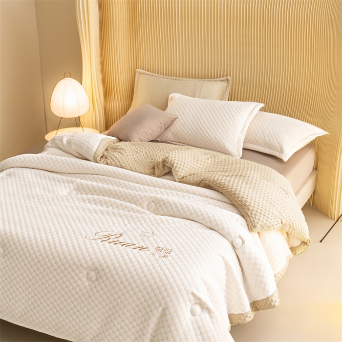 91家纺网 家纺一手货源 找家纺 换种生活 新款A类空气层大豆冬被系列 香槟色