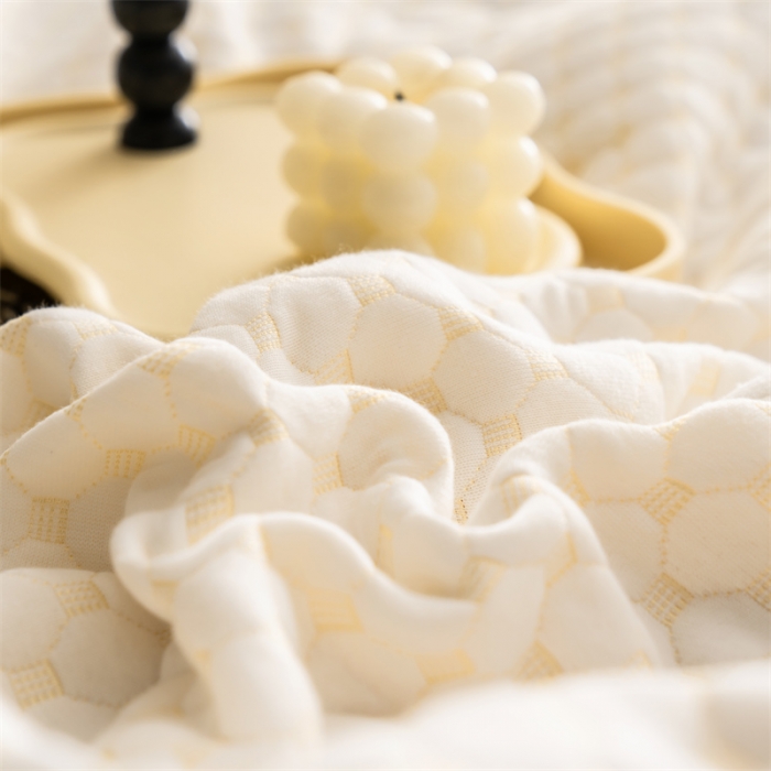 91家纺网 家纺一手货源 找家纺 换种生活 新款A类空气层大豆冬被系列 香槟色