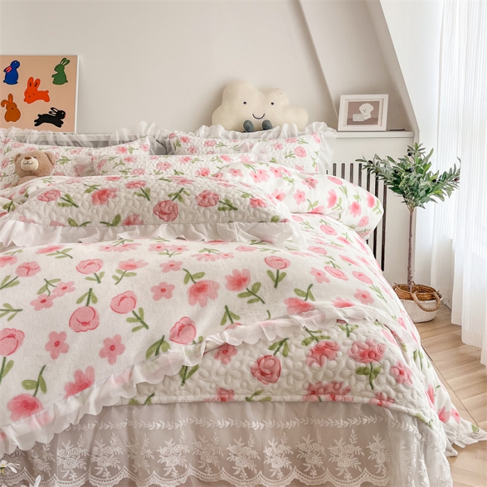 91家纺网 家纺一手货源 找家纺 添越 2024新款牛奶绒夹棉床盖三件套四件套 花熙