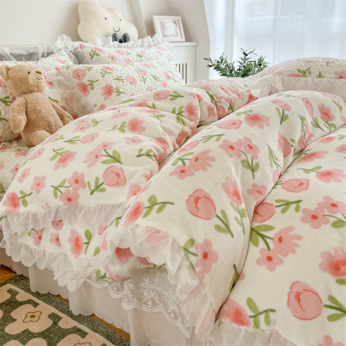 91家纺网 家纺一手货源 找家纺 添越 2024新款牛奶绒夹棉床盖三件套四件套 花熙