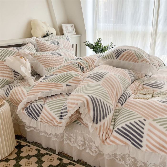 91家纺网 家纺一手货源 找家纺 添越 2024新款牛奶绒夹棉床盖三件套四件套 几何色彩