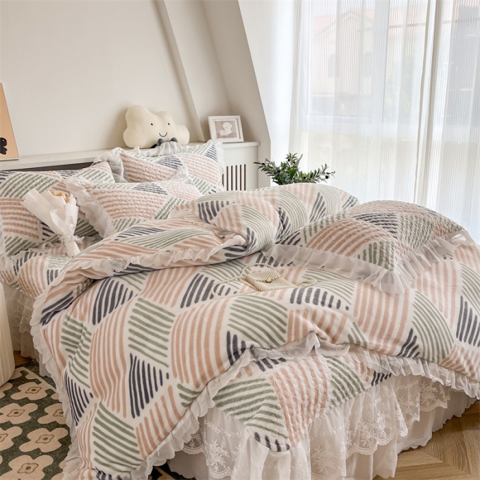 91家纺网 家纺一手货源 找家纺 添越 2024新款牛奶绒夹棉床盖三件套四件套 几何色彩