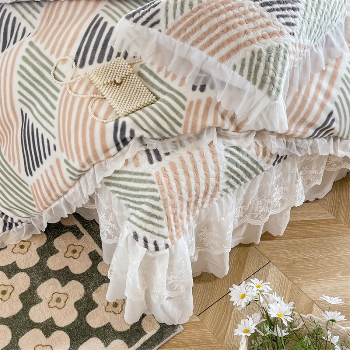 91家纺网 家纺一手货源 找家纺 添越 2024新款牛奶绒夹棉床盖三件套四件套 几何色彩