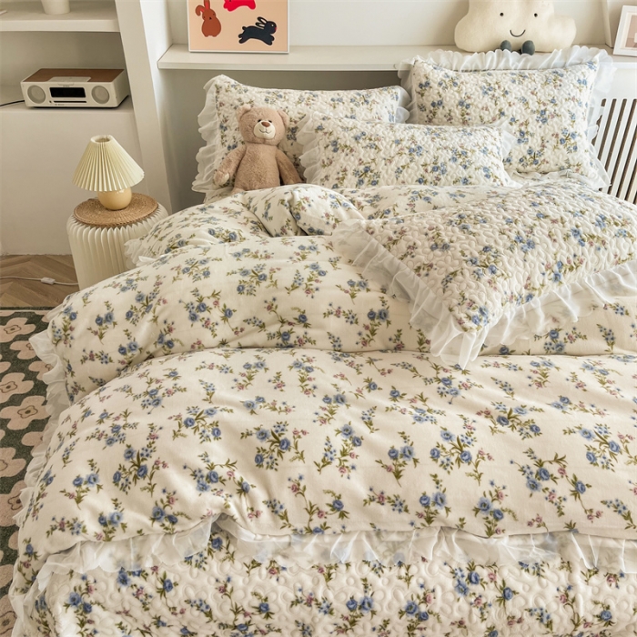 91家纺网 家纺一手货源 找家纺 添越 2024新款牛奶绒夹棉床盖三件套四件套 浪漫花影