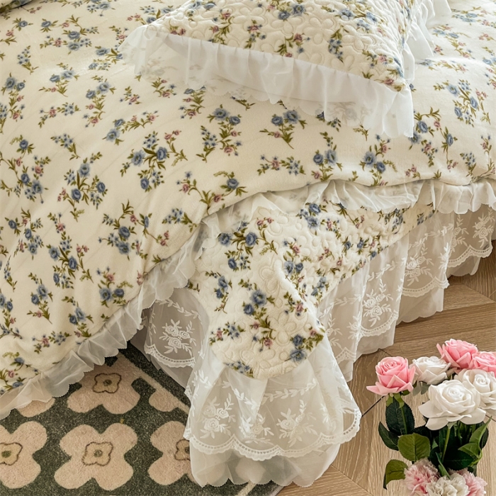 91家纺网 家纺一手货源 找家纺 添越 2024新款牛奶绒夹棉床盖三件套四件套 浪漫花影